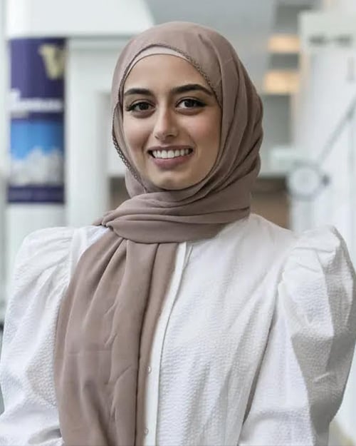 Headshot of Malak Shalabi